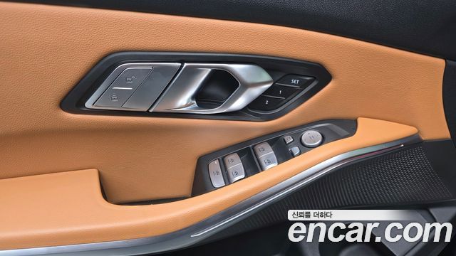 BMW 3-Series 2023 — photo 17