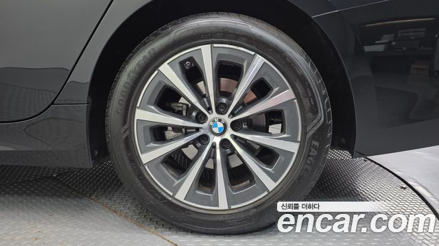 BMW 3-Series 2023 — photo 7