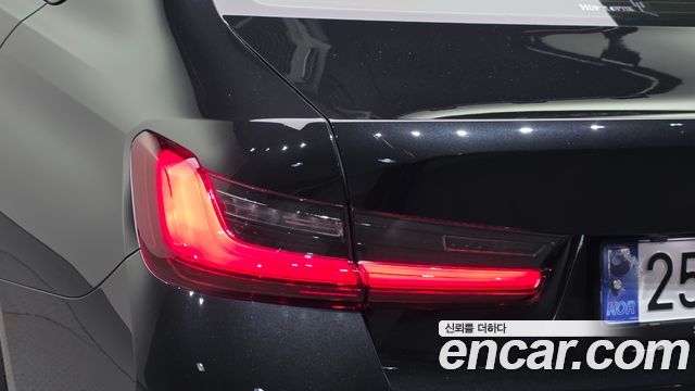 BMW 3-Series 2023 — photo 9