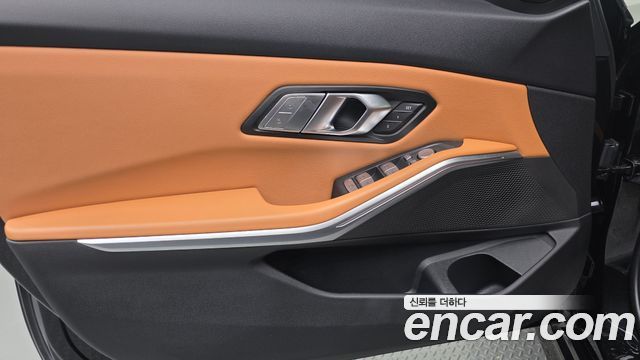 BMW 3-Series 2023 — photo 14