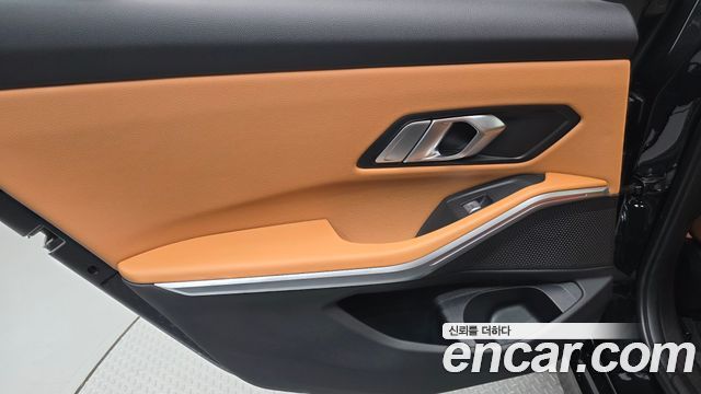 BMW 3-Series 2023 — photo 15