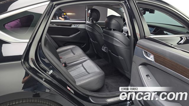 Genesis G80 2017 — photo 17