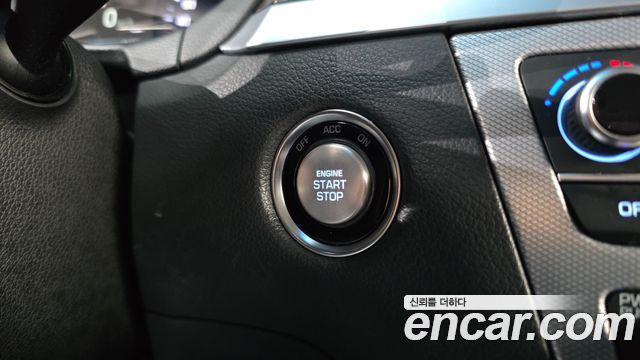 Genesis G80 2017 — photo 28