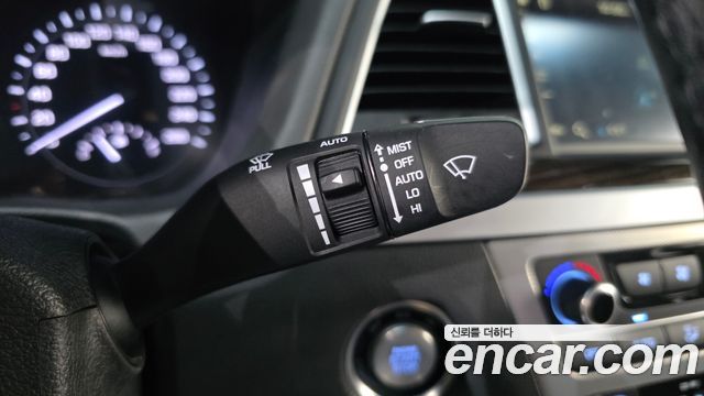 Genesis G80 2017 — photo 29