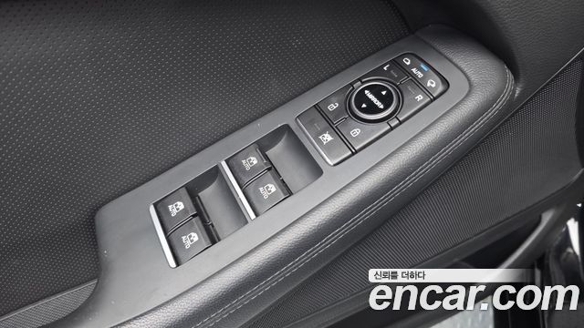 Genesis G80 2017 — photo 30