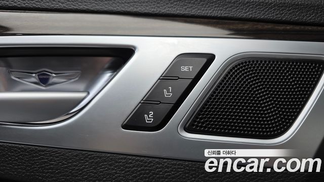 Genesis G80 2017 — photo 31