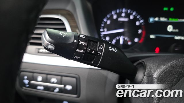 Genesis G80 2017 — photo 32