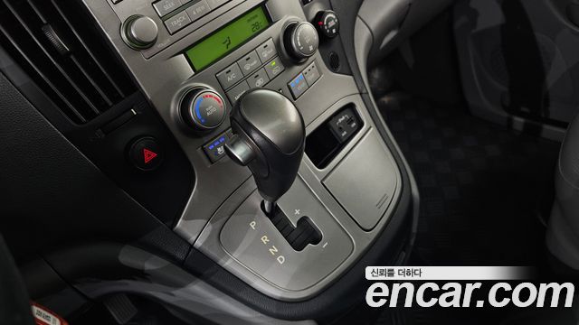Hyundai Starex 2014 — photo 12