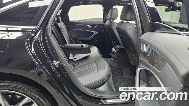 Audi A6 2021 — photo 17