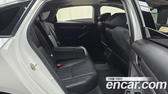 Honda Accord 2018 — photo 17
