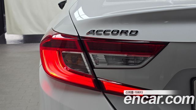 Honda Accord 2018 — photo 9