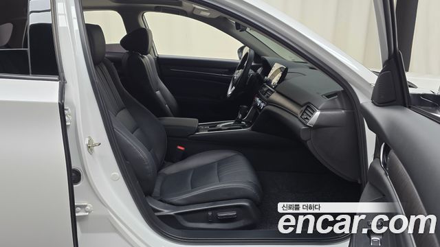 Honda Accord 2018 — photo 16