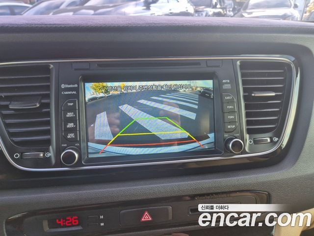 Kia Canival 2015 — photo 12