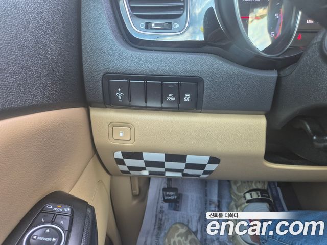 Kia Canival 2015 — photo 15