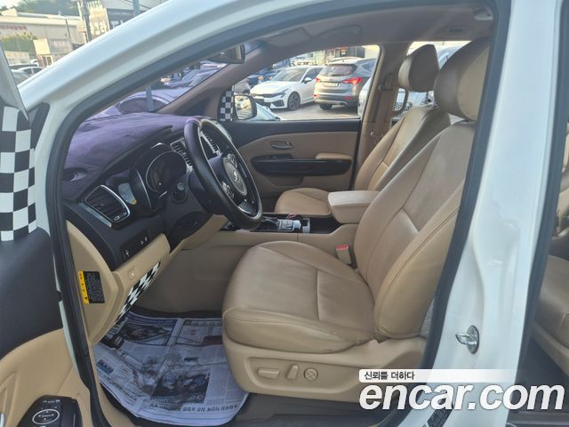 Kia Canival 2015 — photo 17