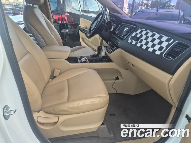 Kia Canival 2015 — photo 18