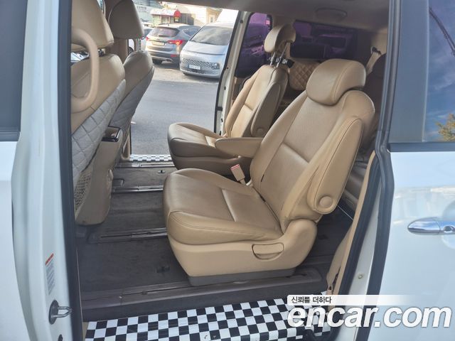Kia Canival 2015 — photo 19