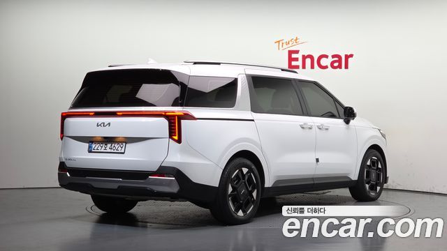 Kia Canival 2025 — photo 2