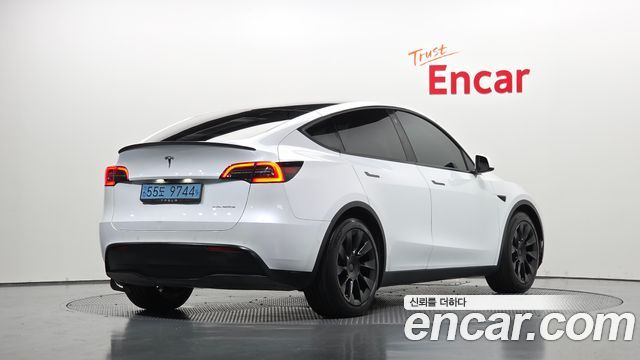 Tesla Model Y 2022 — photo 2