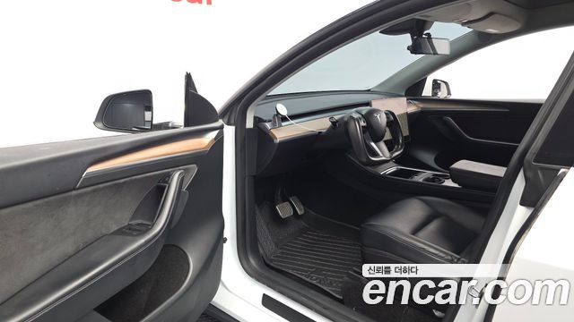 Tesla Model Y 2022 — photo 13