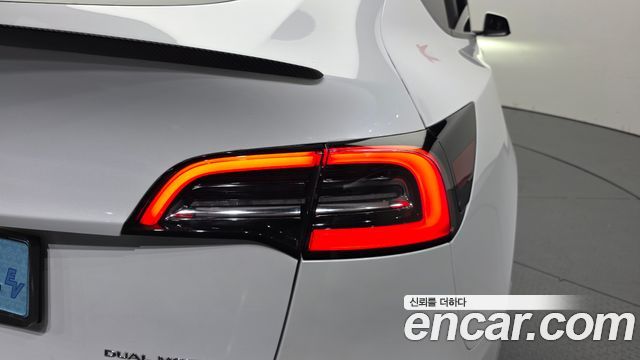 Tesla Model Y 2022 — photo 9