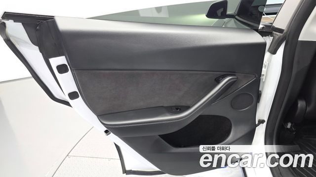 Tesla Model Y 2022 — photo 15