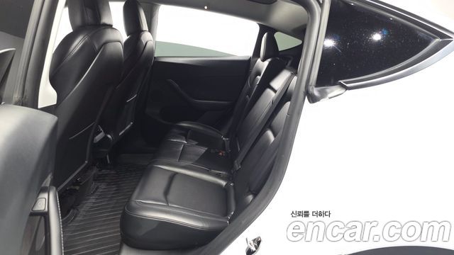 Tesla Model Y 2022 — photo 16