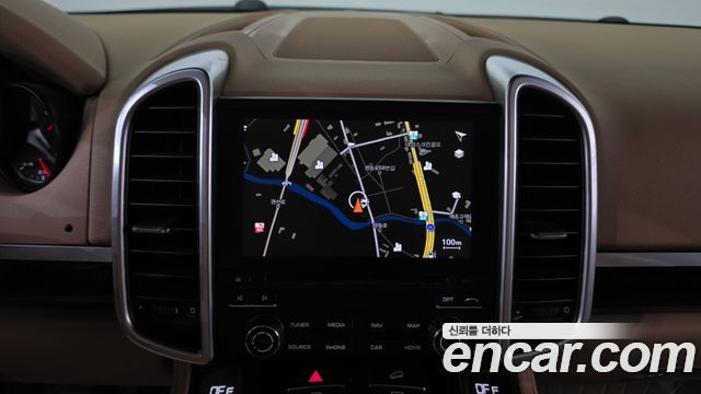 Porsche Cayenne 2017 — photo 13