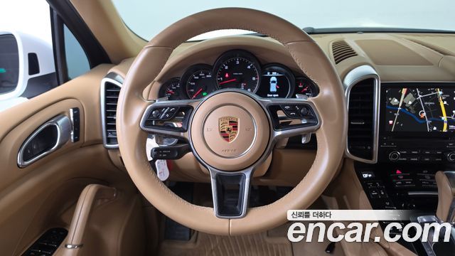 Porsche Cayenne 2017 — photo 14