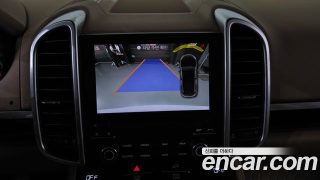 Porsche Cayenne 2017 — photo 15