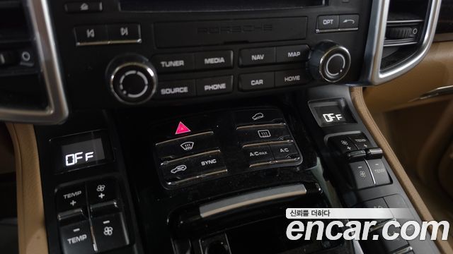 Porsche Cayenne 2017 — photo 18