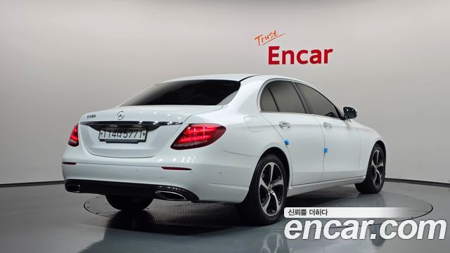 Mercedes-Benz E-Class 2020 — photo 2