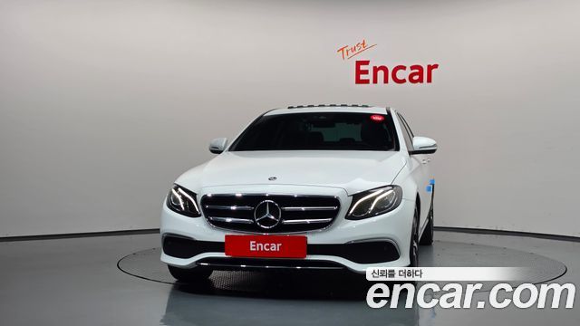 Mercedes-Benz E-Class 2020 — photo 3