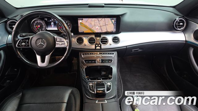Mercedes-Benz E-Class 2020 — photo 10