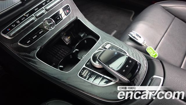 Mercedes-Benz E-Class 2020 — photo 12