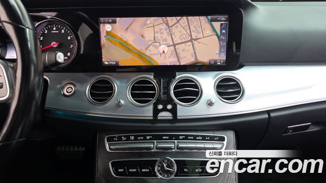 Mercedes-Benz E-Class 2020 — photo 18