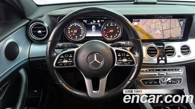 Mercedes-Benz E-Class 2020 — photo 19