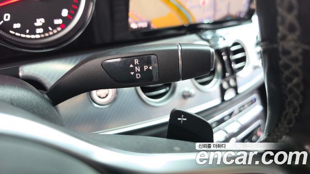 Mercedes-Benz E-Class 2020 — photo 24