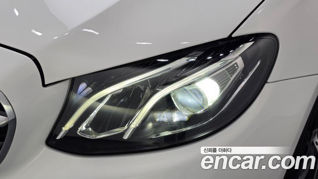 Mercedes-Benz E-Class 2020 — photo 8