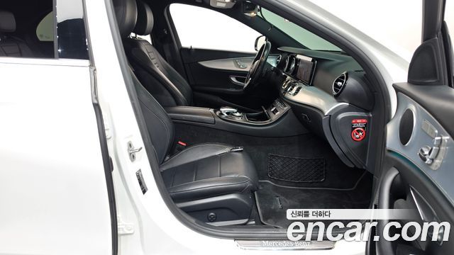 Mercedes-Benz E-Class 2020 — photo 16