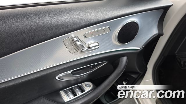 Mercedes-Benz E-Class 2020 — photo 31