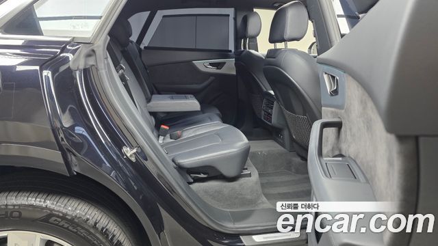 Audi Q8 2021 — photo 17