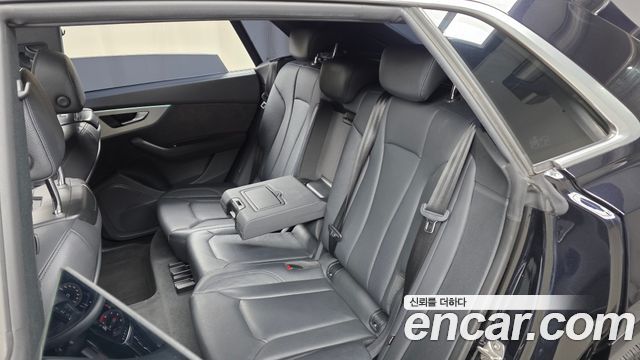 Audi Q8 2021 — photo 18