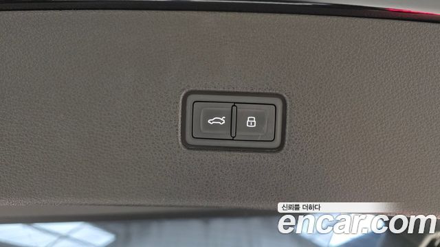 Audi Q8 2021 — photo 23