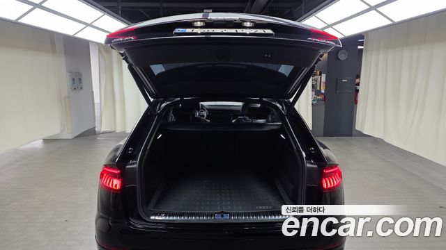 Audi Q8 2021 — photo 24