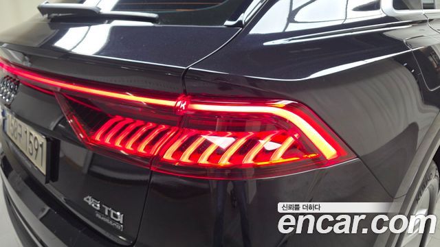 Audi Q8 2021 — photo 9