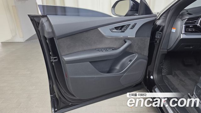 Audi Q8 2021 — photo 14