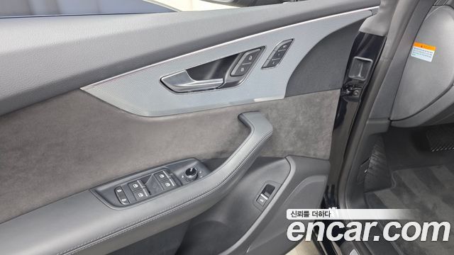 Audi Q8 2021 — photo 28