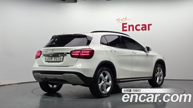 Mercedes-Benz GLA-Class 2018 — photo 2