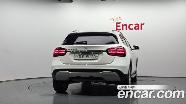 Mercedes-Benz GLA-Class 2018 — photo 4